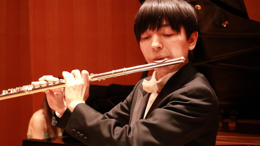福岡県北九州市周辺で演奏依頼や出張演奏の依頼ならフルート奏者 松本 優哉さんがおすすめ ネコの視点